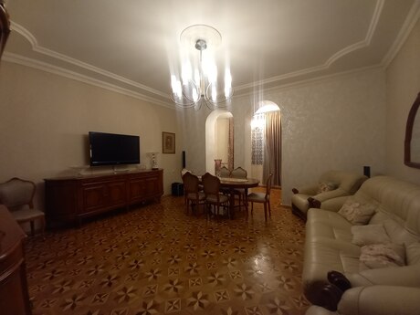 2 otaqlı köhnə tikili - Nəsimi r. - 75 m²