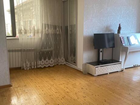 2 otaqlı köhnə tikili - 8-ci mikrorayon q. - 40 m²