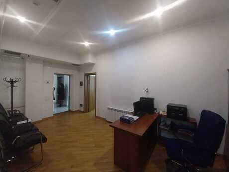Obyekt - İnşaatçılar m. - 2105.7 m²