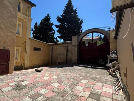 6 otaqlı həyət evi/bağ evi - Badamdar q. - 265 m²