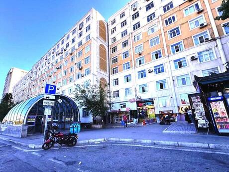 3 otaqlı köhnə tikili - 8 Noyabr m. - 65 m²