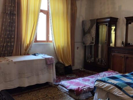 3 otaqlı həyət evi/bağ evi - İnşaatçılar m. - 90 m²