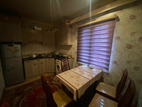 3 otaqlı həyət evi/bağ evi - İnşaatçılar m. - 90 m²