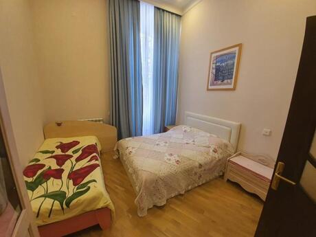4 otaqlı köhnə tikili - 28 May m. - 185 m²