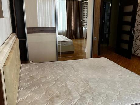 4 otaqlı yeni tikili - Şah İsmayıl Xətai m. - 200 m²