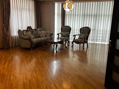 4 otaqlı yeni tikili - Şah İsmayıl Xətai m. - 200 m²