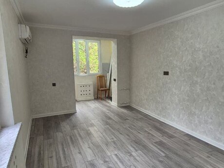 2 otaqlı köhnə tikili - İnşaatçılar m. - 40 m²