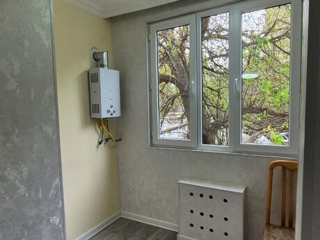 2 otaqlı köhnə tikili - İnşaatçılar m. - 40 m²
