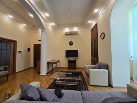 Аренда: 3-комнатная квартира, 120 м², Sahil: 2 200 ₼/мес 3