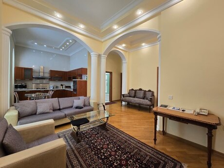 3 rooms · 120 m² · floor 2/4, Sahil