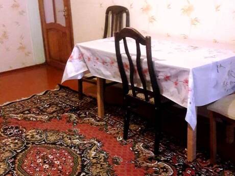 3 otaqlı köhnə tikili - 8 Noyabr m. - 65 m²
