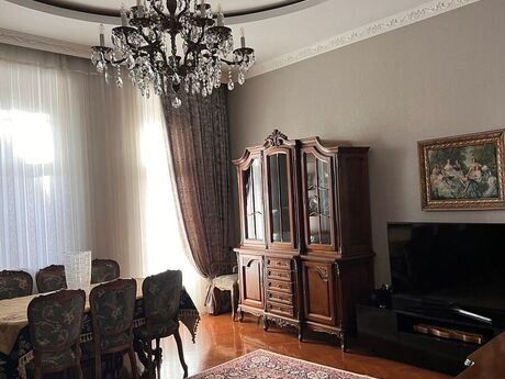 3 otaqlı köhnə tikili - İçəri Şəhər m. - 100 m²