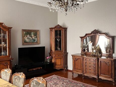 3 otaqlı köhnə tikili - İçəri Şəhər m. - 100 m²