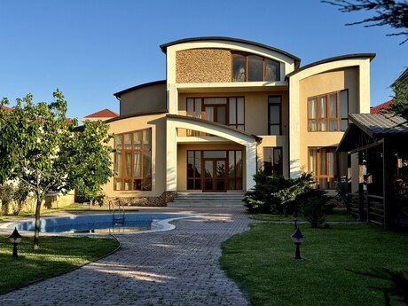 6 otaqlı həyət evi/bağ evi - Novxanı q. - 450 m²