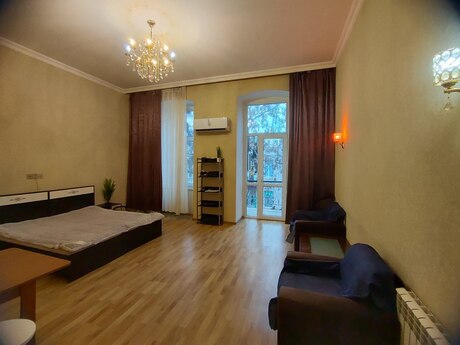 2 otaqlı köhnə tikili - İçəri Şəhər m. - 70 m²