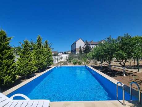 4 otaqlı həyət evi/bağ evi - Novxanı q. - 300 m²