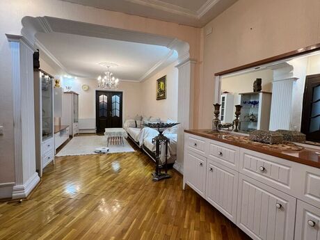 4 otaqlı köhnə tikili - Bakıxanov q. - 111 m²