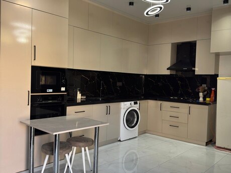 3 otaqlı həyət evi/bağ evi - İnşaatçılar m. - 60 m²