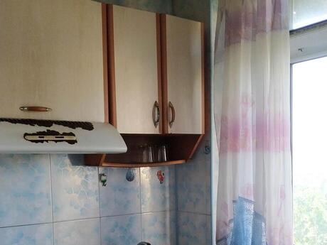 4 otaqlı köhnə tikili - Əhmədli m. - 70 m²