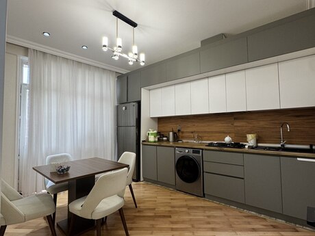 3-комн. новостройка - м. Ази Асланов - 105 м²