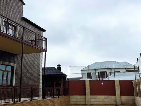 7 otaqlı həyət evi/bağ evi - Mərdəkan q. - 370 m²