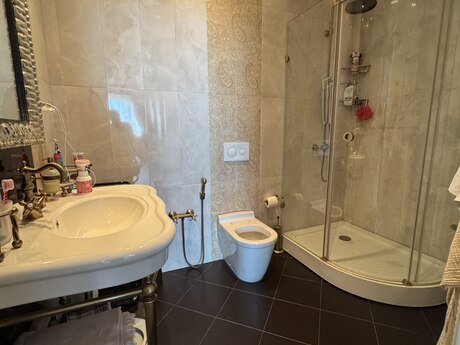 4 otaqlı yeni tikili - Şah İsmayıl Xətai m. - 204 m²