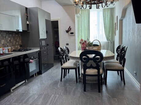 4 otaqlı yeni tikili - Şah İsmayıl Xətai m. - 204 m²