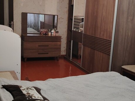 3 otaqlı köhnə tikili - Neftçilər m. - 70 m²