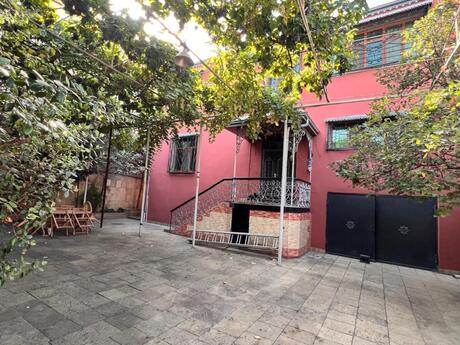6 otaqlı həyət evi/bağ evi - Nəsimi m. - 320 m²