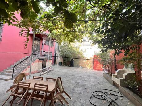 6 otaqlı həyət evi/bağ evi - Nəsimi m. - 320 m²