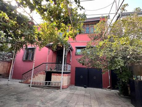 6 otaqlı həyət evi/bağ evi - Nəsimi m. - 320 m²