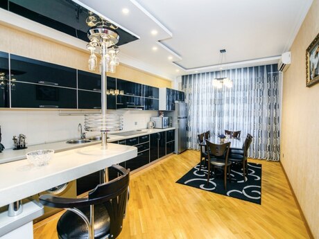 3 otaqlı yeni tikili - 28 May m. - 220 m²