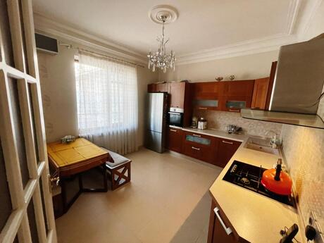 4 otaqlı köhnə tikili - Sahil m. - 200 m²