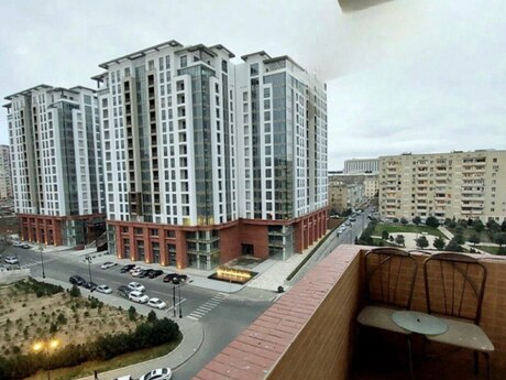 3-комн. новостройка - м. Элмляр Академиясы - 135 м²