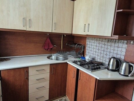 1 otaqlı köhnə tikili - İnşaatçılar m. - 30 m²