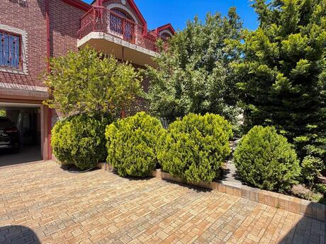 6 otaqlı həyət evi/bağ evi - Buzovna q. - 250 m²