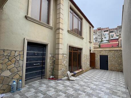 5 otaqlı həyət evi/bağ evi - Elmlər Akademiyası m. - 320 m²