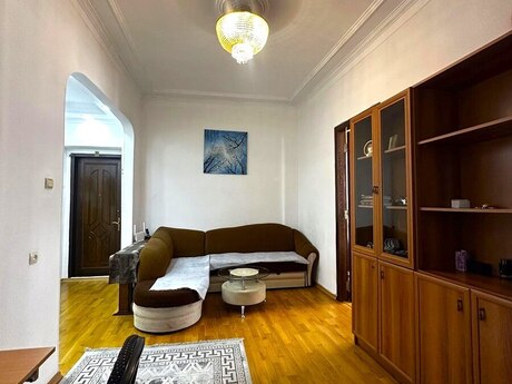 2 otaqlı köhnə tikili - 28 May m. - 50 m²