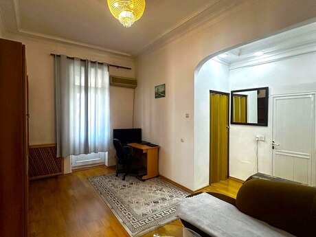 2 otaqlı köhnə tikili - 28 May m. - 50 m²