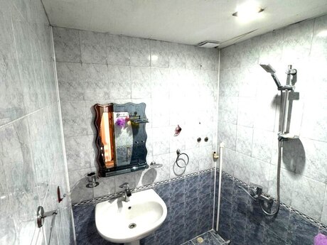 2 otaqlı köhnə tikili - Xalqlar Dostluğu m. - 70 m²