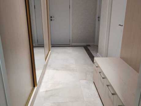 3-комн. новостройка - м. 8 ноября - 78 м²