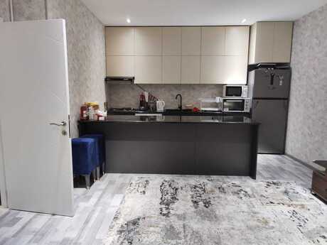 3-комн. новостройка - м. 8 ноября - 78 м²
