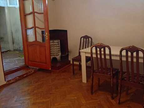 1 otaqlı həyət evi/bağ evi - Elmlər Akademiyası m. - 30 m²