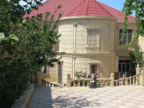 8 otaqlı həyət evi/bağ evi - Qaraçuxur q. - 220 m²