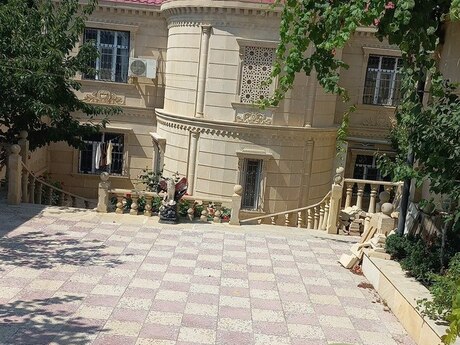8 otaqlı həyət evi/bağ evi - Qaraçuxur q. - 220 m²