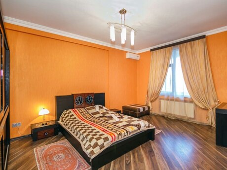 2-комн. новостройка - м. 28 мая - 110 м²