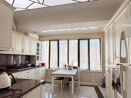 4-комн. новостройка - м. 28 мая - 160 м²