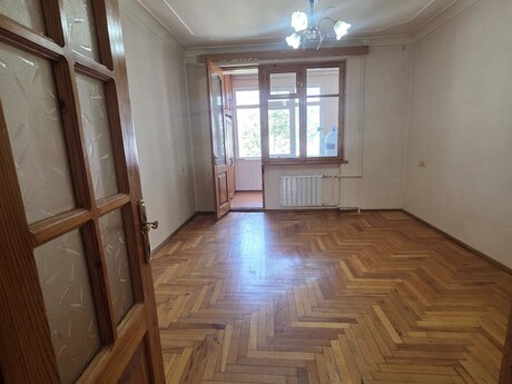 3 otaqlı köhnə tikili - Bakıxanov q. - 90 m²