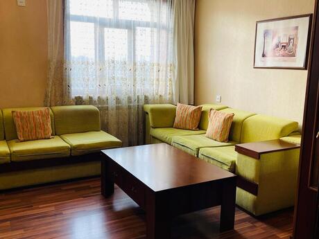 4 otaqlı köhnə tikili - Gəncə - 94 m²
