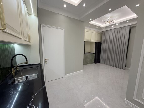 4-комн. новостройка - м. Элмляр Академиясы - 180 м²